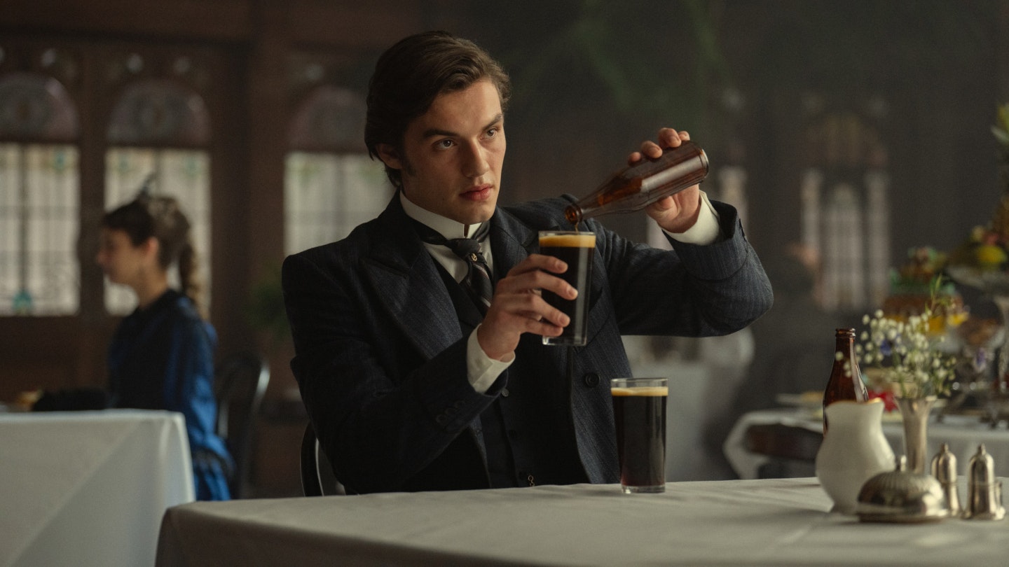 تصاویر اولیه سریال House Of Guinness اثر استیون نایت، درام جدید نتفلیکس، نویدبخش اثری شبیه به Succession است.