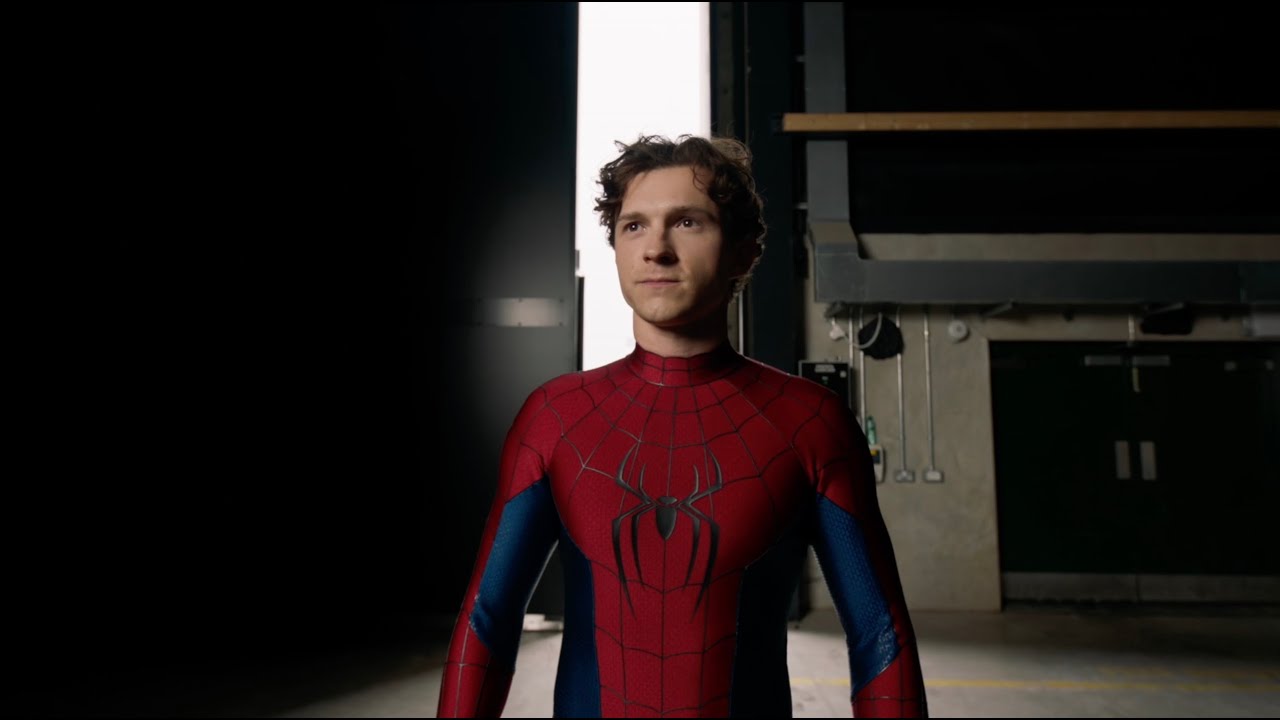 Spider-Man: A Brand New Day Teaser Provides an Initial Look at Tom Holland’s Updated Spidey Costume
مرد عنکبوتی: تیزر روز جدید برند، نخستین نظر اجمالی راجع به لباس جدید اسپایدی تام هالند را مهیا می‌کند.