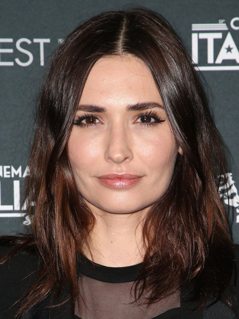 Pilot TV Podcast Features Pluribus' Vince Gilligan, Rhea Seehorn, and Karolina Wydra