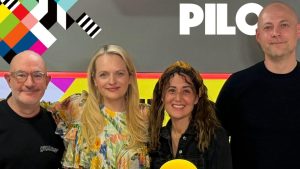 Pilot TV Podcast Ft. Elisabeth Moss, Lisa Kudrow & Michael Patrick King